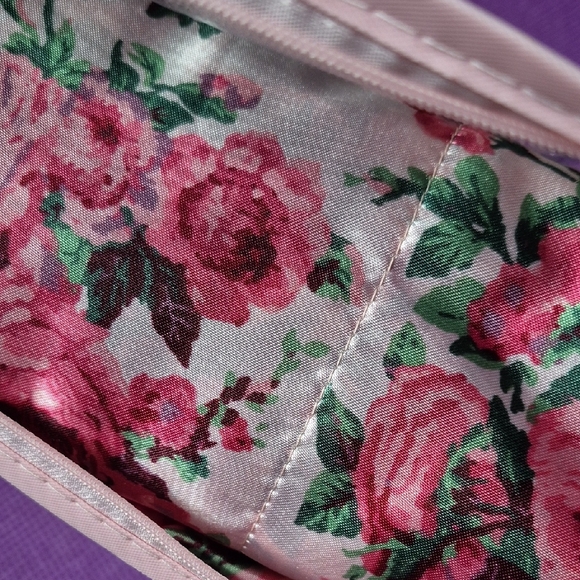 Betsey Johnson Cream and Pink Floral Queen Bed Sheet Set - Picture 3 of 3